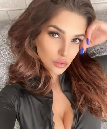 Живу в Москве, где каждым жестом и прикосновением привлекаю мужчин.
💋 Мои услуги насыщены вниманием и разнообразием. Массаж, ГФЕ, стриптиз - всё это я могу тебе предоставить. Ты в курсе, что мои губки – настоящий ароматный пирог, который хочется съесть? 👄
💃 Обладаю особыми умениями и опытом, чтобы сделать каждое наше свидание незабываемым. Отзывы и фото говорят сами за себя. Ты можешь быть уверен в качестве и комфорте в нашем встрече. 💫
✨ Не упускай возможность окунуться в море наслаждения со мной! Набери мой номер и вырази свои самые сокровенные фантазии. Ведь именно для этого я здесь! 📞 Аринка